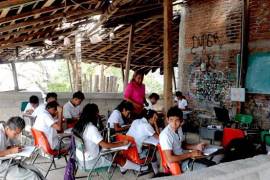 14 estudiantes de cada 100 que entran a la primaria en Oaxaca concluyen una carrera.