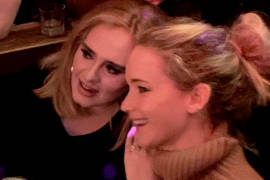 Jennifer Lawrence y Adele se van de fiesta a un bar gay