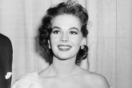 La actriz Natalie Wood en la ceremonia de los Premios de la Academia en Los Ángeles, el 27 de marzo de 1957. AP