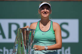 Victoria Azarenka vence a Serena para coronarse en Indian Wells