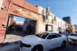 Una investigación por trata de personas originó un cateo en un inmueble de Monterrey en donde se aseguraron varios indicios, entre ellos una terminal de cobro, y se aseguró a tres masculinos que fueron trasladados en calidad de presentados, en Nuevo León.