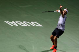 Federer supera sin problemas la primera ronda en Dubai