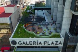 La joven cayó desde el piso 14 del hotel Galería Plaza, ubicado sobre la avenida Constitución de Monterrey