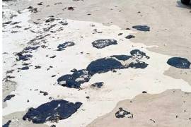 Autoridades investigan la presencia de hidrocarburo en las playas Miramar y Tesoro, en Ciudad Madero y Altamira