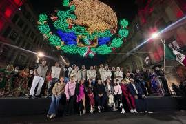 Clara Brugada, jefa de Gobierno de la Ciudad, encabezó encendido de luces conmemorativas del mes patrio en la plancha del Zócalo.