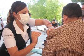 Autoridades sanitarias anticiparon que entre tres y cuatro semanas comenzará la vacunación contra el COVID-19 con las dosis de Pfizer y Moderna.