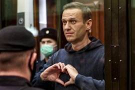 En un comunicado, el servicio penitenciario federal de la región donde se encontraba encarcelado, Navalny dijo que “se sintió mal después de un paseo y casi inmediatamente perdió el conocimiento”.