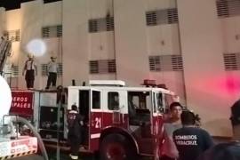 Hasta el lugar se movilizaron elementos del Heroico Cuerpo de Bomberos y cuerpos de emergencia.