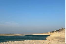 La presa La Amistad, desde las que se deriva el agua a Texas para cumplir la cuota del Tratado de 1944, se ubica sobre el cauce del río Bravo/Grande, aproximadamente a 20 kilómetros al norte de Ciudad Acuña, Coahuila, y de Del Rio, Texas.