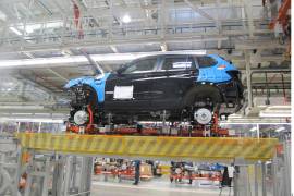 Si la proporción entre vehículos vendidos y fabricados en EU fuera de uno a uno, la Unión Americana produciría casi 6 millones de vehículos más al año.