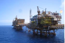 Pemex podría retomar la explotación de los campos de los contratos cancelados para desarrollarlos con recursos propios.