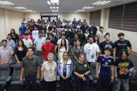 Estudiantes de la Universidad Tecnológica de Parras participaron en una conferencia sobre resolución pacífica de conflictos escolares.