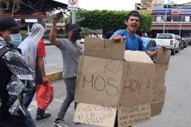 Convocan. Migrantes esperan juntar un grupo numeroso para iniciar su recorrido al norte de México y después a EU.