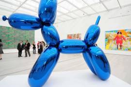 La obra destrozada es una réplica en miniatura del perro globo de Koons, que se exhibe en Los Ángeles.