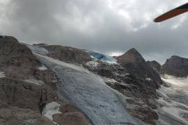 El servicio de despacho dijo que la avalancha consistió en un “desprendimiento de nieve, hielo y roca”.