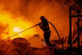 Grandes incendios arrasaron almacenes en la ciudad de Brovary y en las aldeas de Velyka Dymerka, Kvitneve y Peremoha.