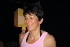 En esta imagen publicada por el Departamento de Justicia de Estados Unidos se ve Ghislaine Maxwell. (Departamento de Justicia de Estados Unidos via AP)