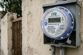 La Comisión Federal de Electricidad desarrolla nuevos medidores con tecnología Bluetooth que permitirían monitorear el consumo desde dispositivos inteligentes.