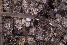 Vista aérea de las casas destruidas por los incendios forestales en el barrio El Olivar de Viña del Mar, Región de Valparaíso, Chile.