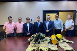 En el marco del encuentro con el Mayor de la ciudad Texana, recibe apoyo en favor de los bomberos de Nueva Rosita