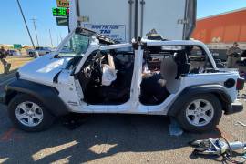 La colisión ocurrió en Encinal, un pueblo pequeño por donde un camión remolque que pasó el lunes antes de terminar en San Antonio fue hallado por las autoridades con más de 50 personas muertas o muriendo.
