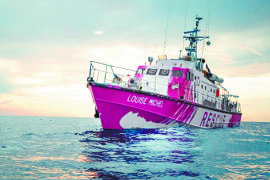 Banksy financia barco de rescate de refugiados