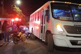 El accidente ocurrió cuando el camión giró a la derecha, cerrándole el paso al repartidor que circulaba por la calle Guacali.