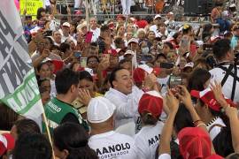 Ante miles de habitantes de la Región Centro de Coahuila, Manolo Jiménez Salinas, realizó el cierre de sus actividades de su campaña en Monclova.