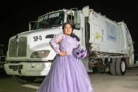 Quinceañera hace su sesión de fotos frente al camión de basura con el que trabaja su papá.