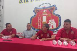 En conferencia de prensa, obreros adheridos al sindicato de Gómez Urrutia negaron haber tomado la acerera.