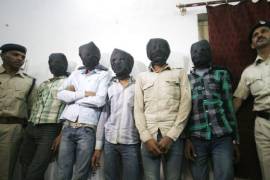 Seis hombres habrían abusado y colgado a dos mujeres en la India