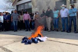 “Todos estamos de acuerdo en renunciar al Partido Acción Nacional por ser corruptos”, expresaron las alcaldesas y el alcalde en un evento