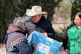 Familias beneficiadas agradecen los materiales para reforzar sus hogares.