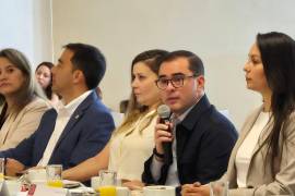 El secretario de Economía, Luis Olivares, aseguró que Coahuila mantiene el interés de inversionistas, pese al retraso de algunos proyectos.