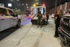 Tras bajar de la antena, el sujeto fue atendido por personal especializado y trasladado para su valoración.