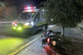 El motociclista que viajaba en estado de ebriedad al poniente de Saltillo perdió el control de su unidad, por lo que derrapó y cayó de ella