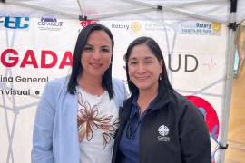 La directora de Cáritas Saltillo, Alondra Mata Loyola y la directora del plantel, Judith Rodríguez Gaona, destacaron que estas jornadas benefician directamente a las familias.