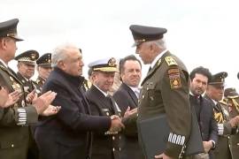 Salvador Cienfuegos recibió este miércoles de manos de López Obrador la presea “Bicentenario del Heroico Colegio Militar” por su contribución a la formación castrense.