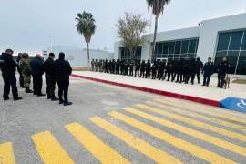 Agentes de seguridad federal y estatal en el operativo realizado en el Centro de Readaptación Social de Monclova.