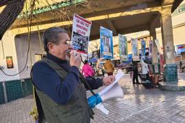 Durante la manifestación, el colectivo Transporte Digno Saltillo abrió el micrófono para que los asistentes pudieran compartir sus experiencias y demandas.