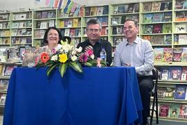 La presentación fue el cierre de la Feria del Libro de la Librería Patria.