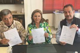 Acuerdo. Autoridades militares, del Estado y municipales, firmaron el acuerdo para fortalecer la instraestructura militar.
