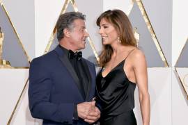 Sylvester Stallone, izquierda, y Jennifer Flavin llegan a los Oscar el domingo 28 de febrero de 2016 en el Dolby Theatre de Los Ángeles.