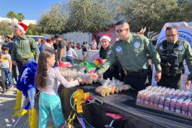 La celebración incluyó la presencia de Santa Claus y botargas para las y los asistentes.