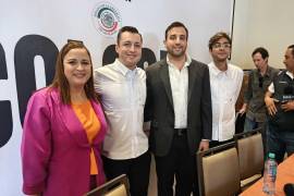 Luis Donaldo Colosio durante el anuncio de la fundación en honor a su madre, Diana Laura Riojas.