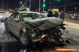 El impacto ocurrió durante la madrugada en el cruce del Periférico Luis Echeverría Álvarez y la avenida 20 de Noviembre.