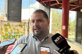 El subdirector de Servicios Educativos, Abraham Segundo González, defendió los ajustes de plantel.