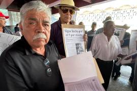 Juan Armendáriz asegura que sufrió un daño irreversible en un ojo tras someterse a una cirugía de cataratas en la Clínica 7 del IMSS.
