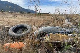 El depósito de llantas al aire libre representa un peligroso foco de contaminación y un problema de salud pública.