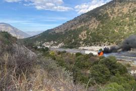 Bomberos de Arteaga controlaron el fuego en 45 minutos.